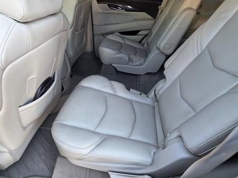Used 2019 Cadillac Escalade Luxury RWD image 9
