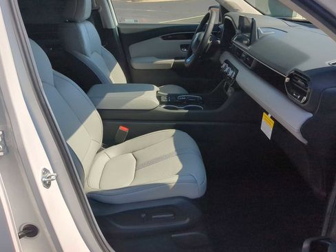 New 2025 Honda Pilot Touring image 30