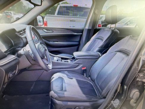 Used 2022 Jeep Grand Cherokee L Limited AWD/4WD image 10