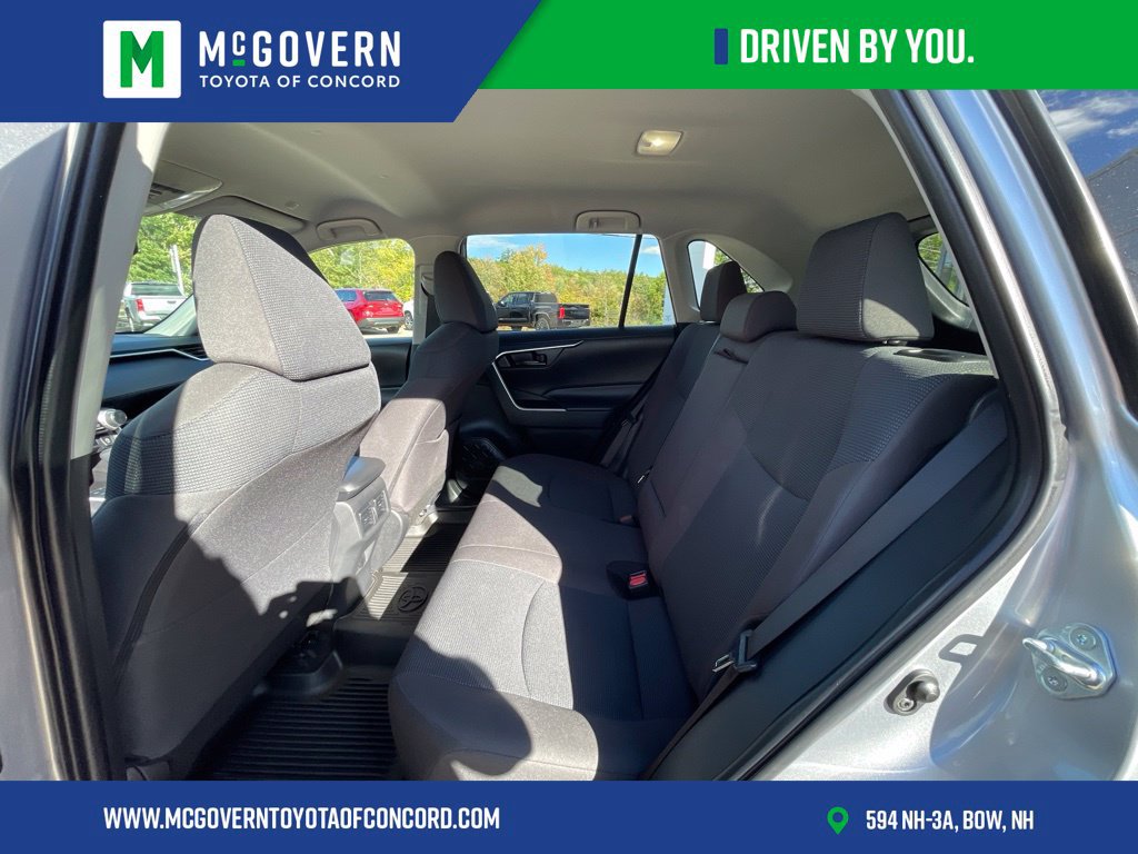 Used 2023 Toyota RAV4 LE AWD/4WD image 16