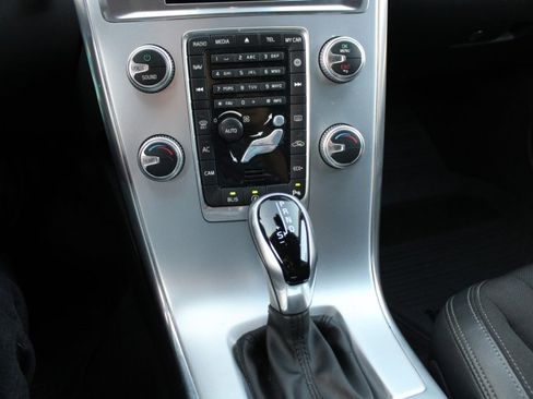 Used 2017 Volvo XC60 T5 w/ Tailgate Package image 13