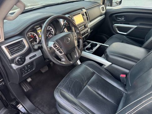Used 2018 Nissan Titan PRO-4X w/ Pro-4x Convenience Package AWD/4WD image 10