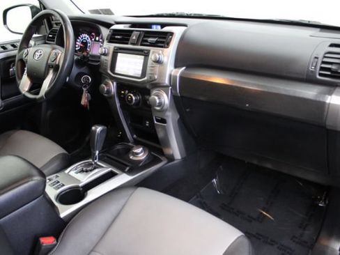 Used 2016 Toyota 4Runner SR5 Premium AWD/4WD image 28