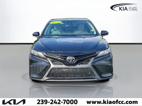 Used 2023 Toyota Camry SE FWD image 2