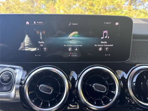 Used 2020 Mercedes-Benz GLB 250 GLB 250 image 18