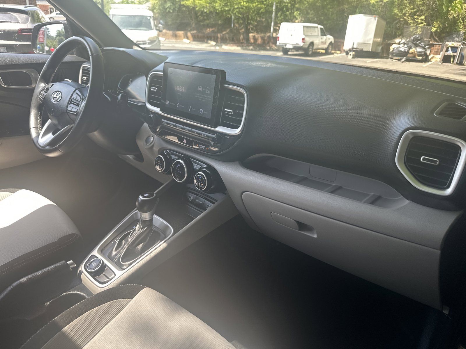 Used 2025 Hyundai Venue SEL FWD image 27