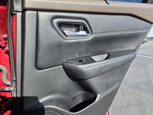 Used 2022 Nissan Rogue Platinum w/ Head-Up Display Package image 29