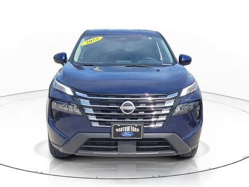 Used 2025 Nissan Rogue SV AWD/4WD image 2