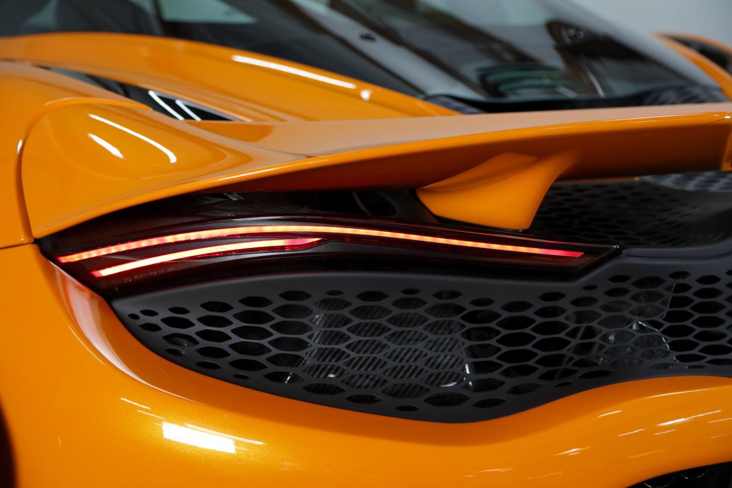 Used 2021 McLaren 765LT RWD image 24