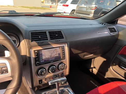 Used 2014 Dodge Challenger SRT8 w/ Harman/Kardon Audio Group image 15