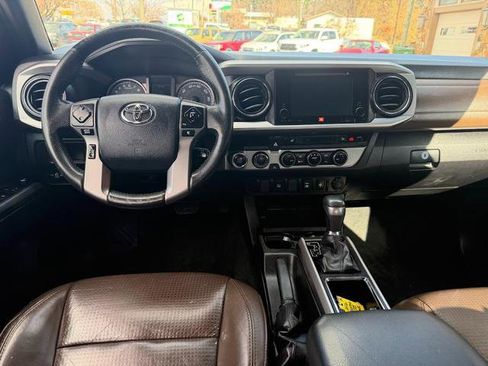 Used 2016 Toyota Tacoma Limited image 7