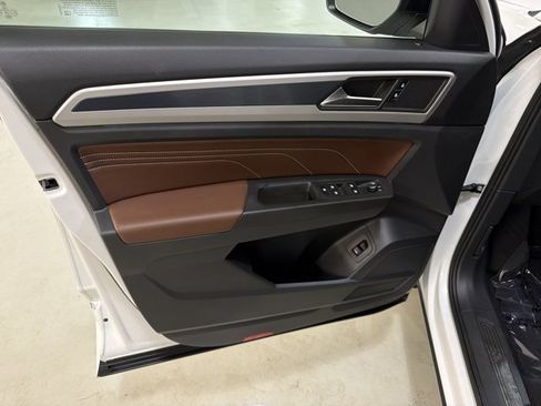 Certified 2023 Volkswagen Atlas SEL R-Line AWD/4WD image 18