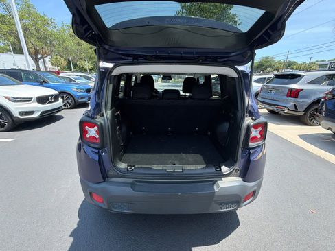 Used 2018 Jeep Renegade Latitude FWD image 25
