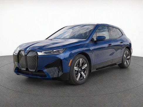 Used 2024 BMW iX xDrive50 w/ Sport Package AWD/4WD image 2