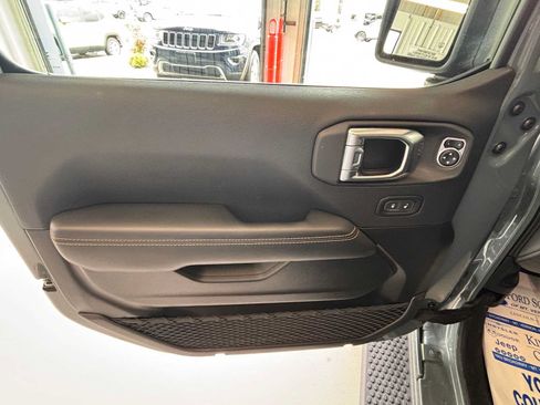 Certified 2025 Jeep Wrangler Unlimited Sahara AWD/4WD image 19