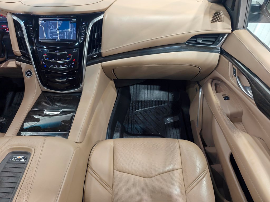 Used 2018 Cadillac Escalade Platinum AWD/4WD image 32