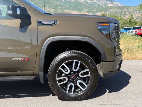 Used 2023 GMC Sierra 1500 AT4 w/ Technology Package AWD/4WD image 6