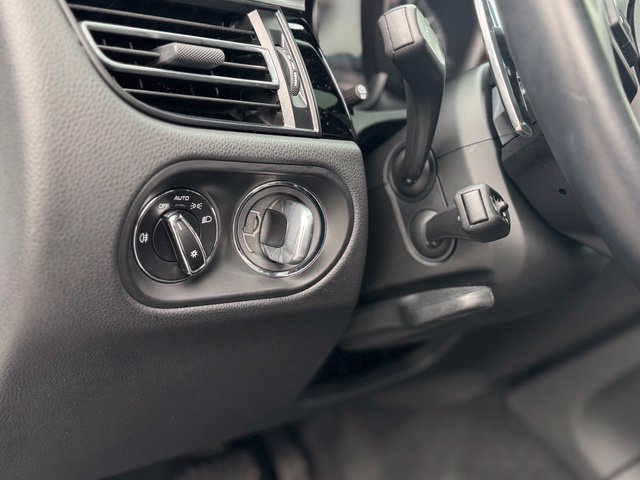 Certified 2023 Porsche Macan AWD/4WD image 16