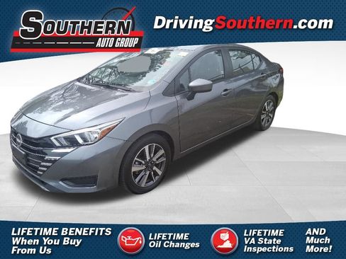 Used 2023 Nissan Versa SV FWD image 1