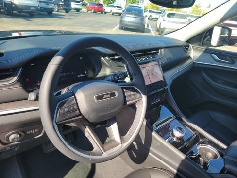 Used 2023 Jeep Grand Cherokee Limited AWD/4WD image 27