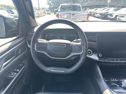 Used 2024 Jeep Wagoneer Series II w/ Convenience Group I AWD/4WD image 24