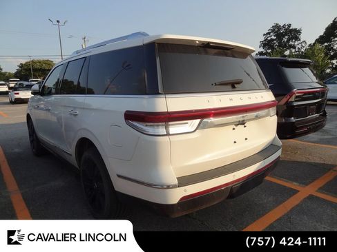 Used 2023 Lincoln Navigator Reserve AWD/4WD image 4