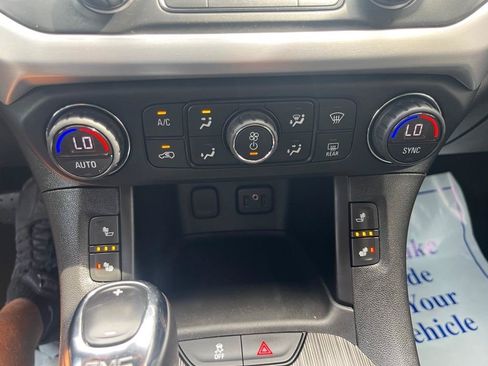 Used 2019 GMC Acadia SLT w/ LPO, Floor Liner Package AWD/4WD image 15