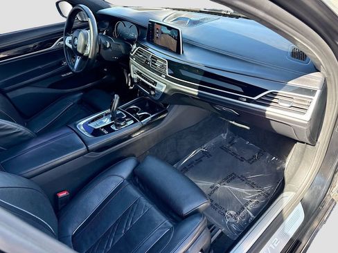 Used 2018 BMW M760i xDrive image 14
