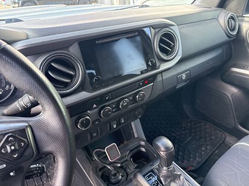 Used 2019 Toyota Tacoma SR5 image 12