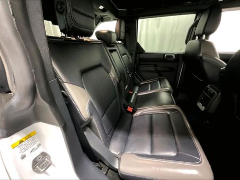 Used 2025 Ford Bronco Outer Banks image 16