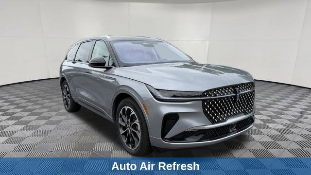 Used 2025 Lincoln Nautilus Reserve AWD/4WD image 8
