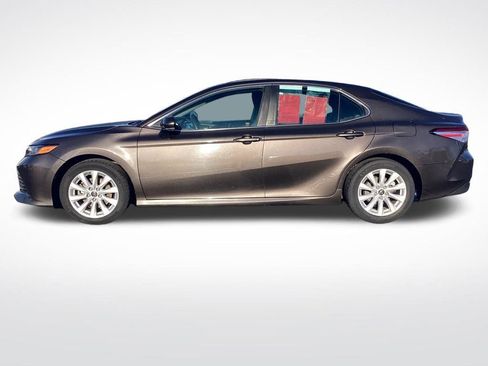Used 2018 Toyota Camry LE w/ Convenience Package image 6