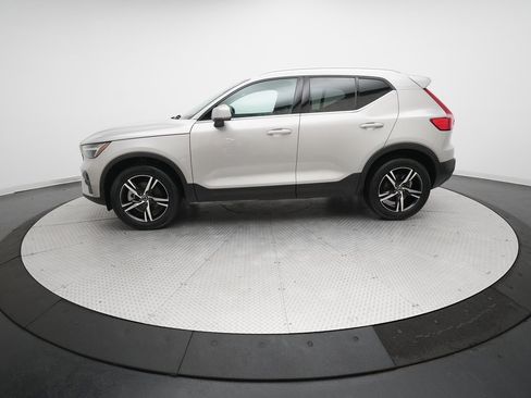 Used 2025 Volvo XC40 B5 Core image 24