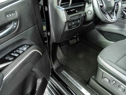 Certified 2024 Cadillac Escalade Sport AWD/4WD image 9
