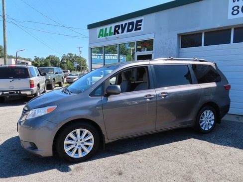Used 2016 Toyota Sienna LE AWD/4WD image 8