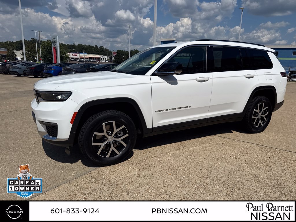 Used 2023 Jeep Grand Cherokee L Limited AWD/4WD image 2