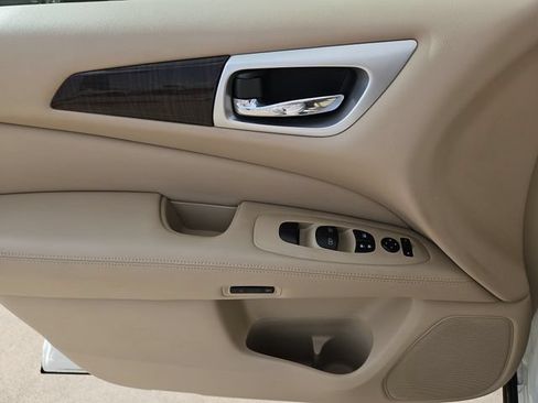 Used 2015 Nissan Pathfinder Platinum FWD image 13