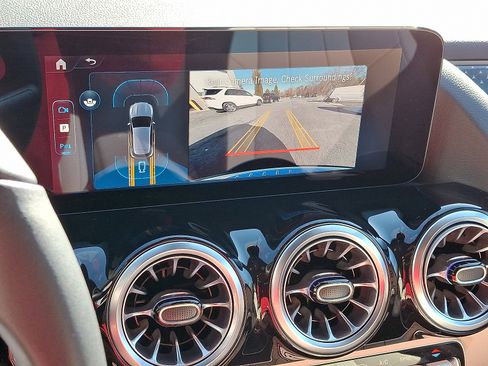 Used 2026 Mercedes-Benz GLA 250 4MATIC image 17