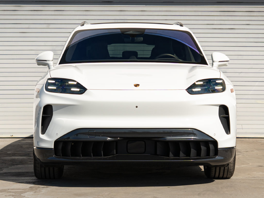 Certified 2026 Porsche Cayenne Electric AWD/4WD image 29