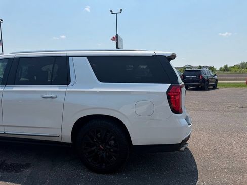 Used 2022 GMC Yukon XL Denali w/ Denali Ultimate Package AWD/4WD image 8