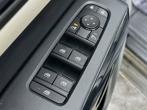 Used 2023 Nissan Pathfinder SV w/ Black Appearance Package AWD/4WD image 21