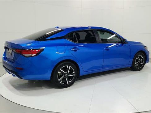 Used 2025 Nissan Sentra SV image 8