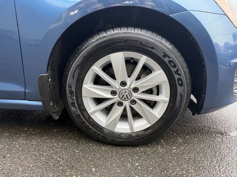 Used 2016 Volkswagen Golf S image 14