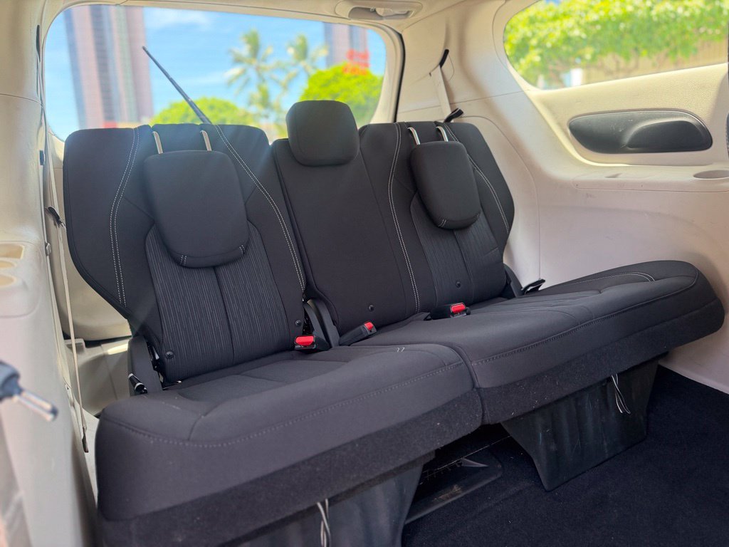 Used 2020 Chrysler Voyager LX FWD image 12