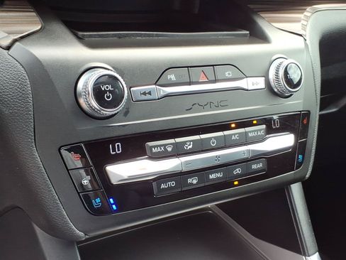 Used 2020 Ford Explorer Limited AWD/4WD image 15