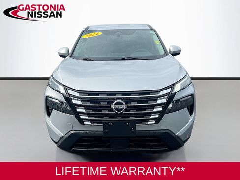 Used 2024 Nissan Rogue SV AWD/4WD image 2