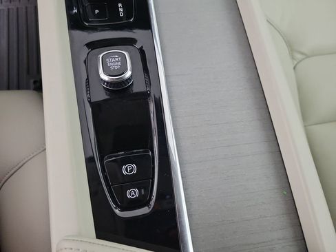 Used 2024 Volvo XC60 B5 Plus w/ Climate Package AWD/4WD image 31