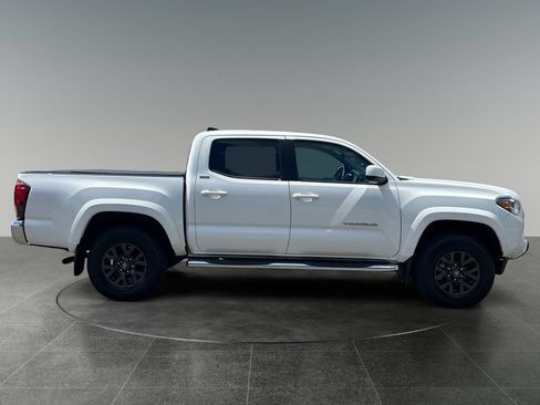 Used 2022 Toyota Tacoma SR5 RWD image 11