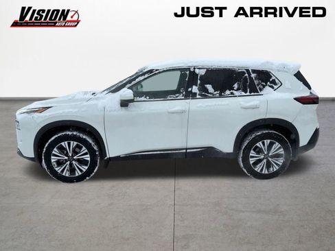 Used 2023 Nissan Rogue SV image 2