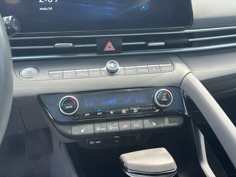 Used 2025 Hyundai Elantra SEL FWD image 20